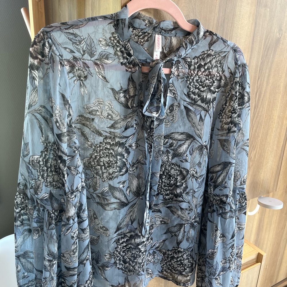 Xhilaration Black and Gray Floral Blouse